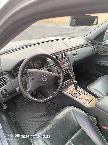 Mercedes-Benz E430 4 of 5
