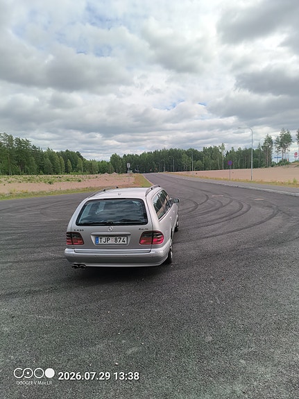 Mercedes-Benz E430 3 of 5