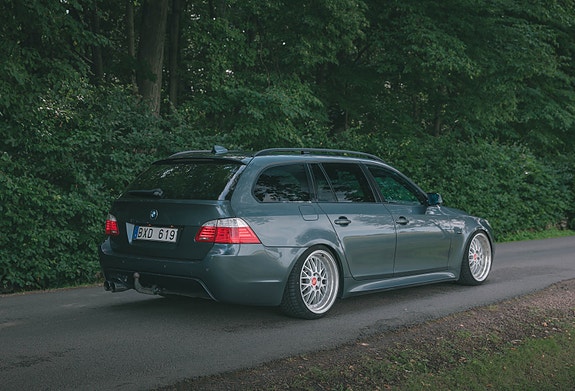 BMW 530d 3 of 5