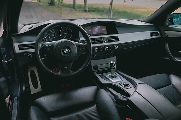 BMW 530d 4 of 5