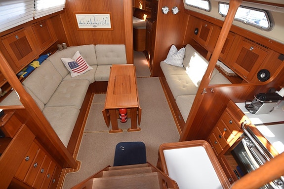 Hallberg Rassy 43 11 of 24