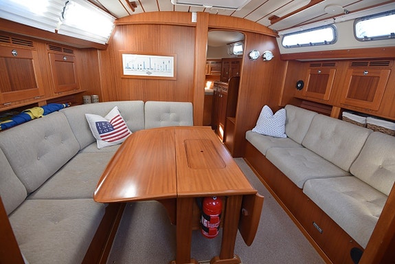 Hallberg Rassy 43 12 of 24