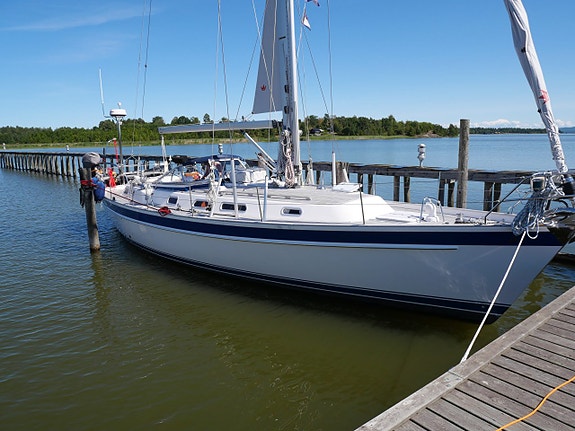 Hallberg Rassy 43 2 of 5