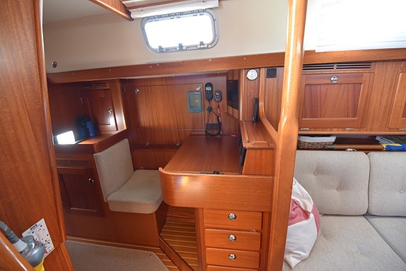 Hallberg Rassy 43 21 of 24