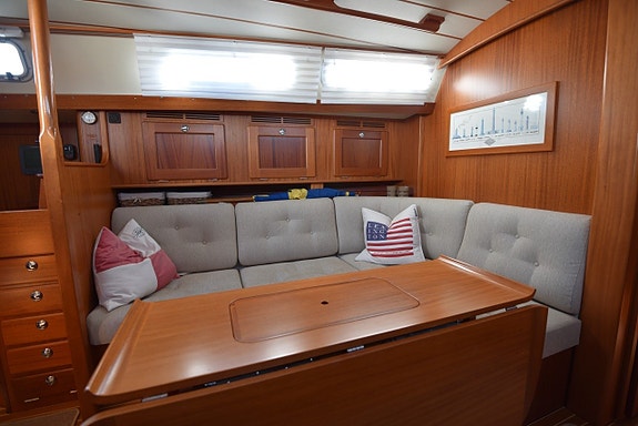 Hallberg Rassy 43 14 of 24