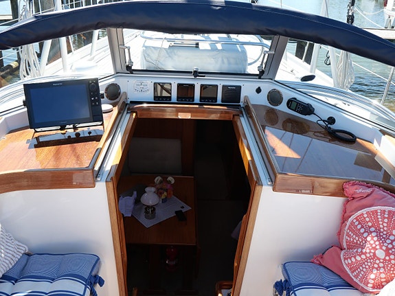 Hallberg Rassy 43 10 of 24