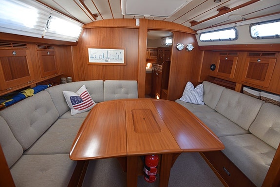 Hallberg Rassy 43 13 of 24