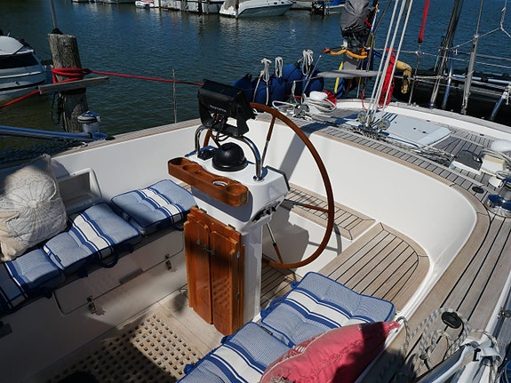 Hallberg Rassy 43 8 of 24