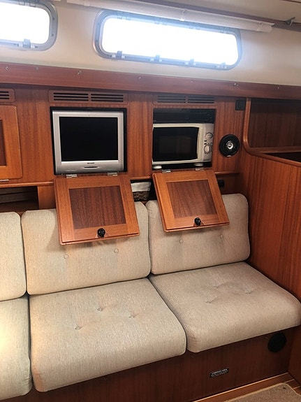 Hallberg Rassy 43 17 of 24