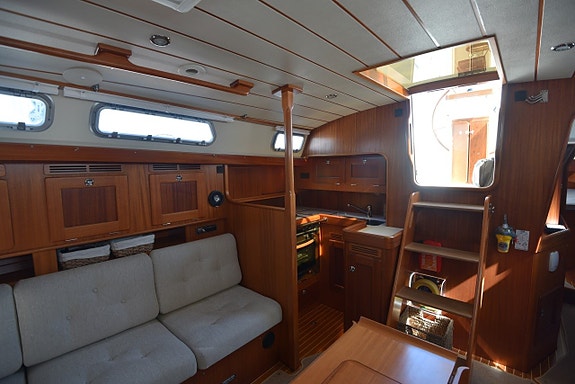 Hallberg Rassy 43 18 of 24