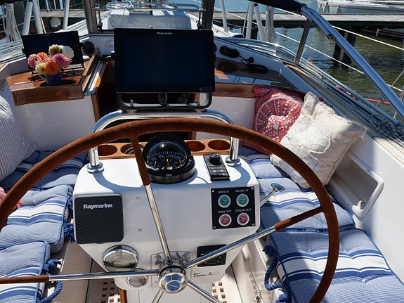 Hallberg Rassy 43 9 of 24
