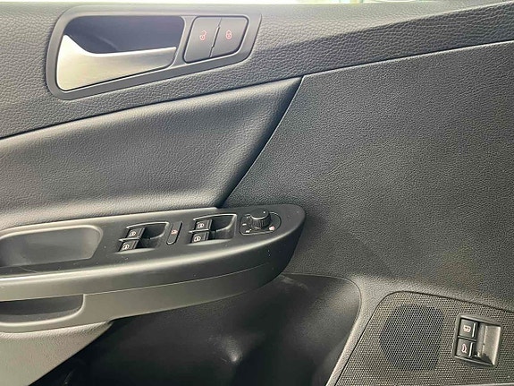 Volkswagen Passat 19 of 26