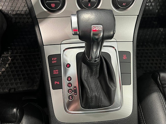 Volkswagen Passat 17 of 26