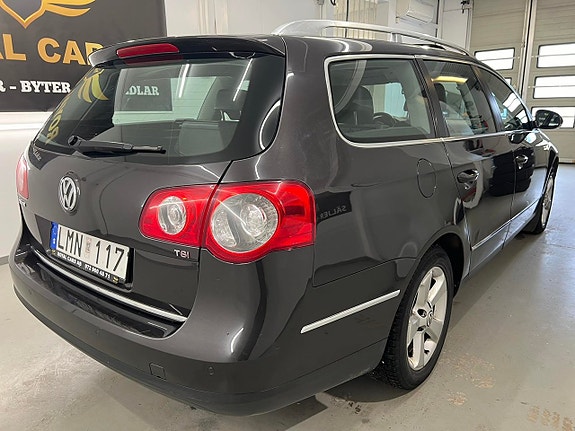 Volkswagen Passat 4 of 26
