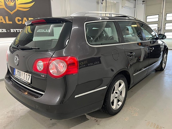 Volkswagen Passat 3 of 26