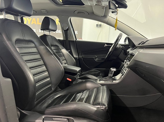 Volkswagen Passat 21 of 26