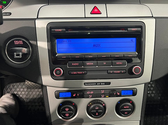 Volkswagen Passat 15 of 26