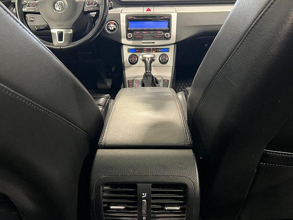 Volkswagen Passat 23 of 26
