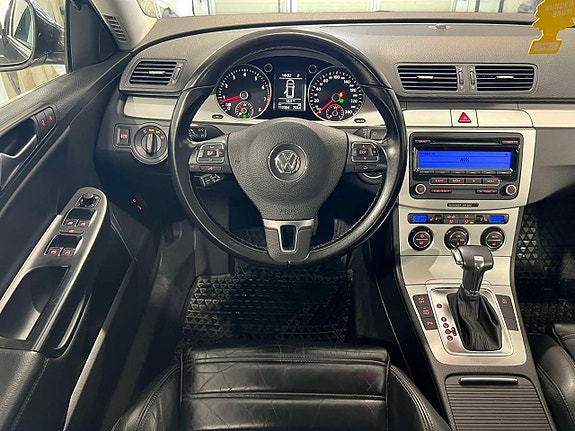 Volkswagen Passat 11 of 26