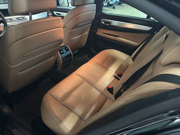 BMW 730 17 of 24