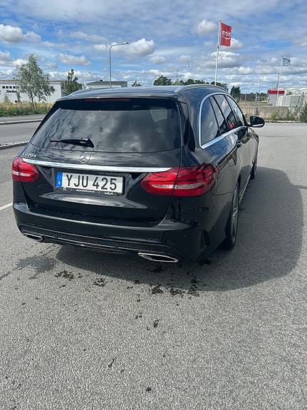 Mercedes-Benz C220 3 of 6