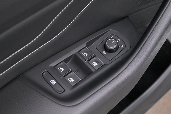 Volkswagen Passat 10 of 27