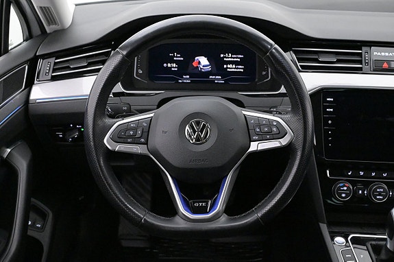 Volkswagen Passat 7 of 27