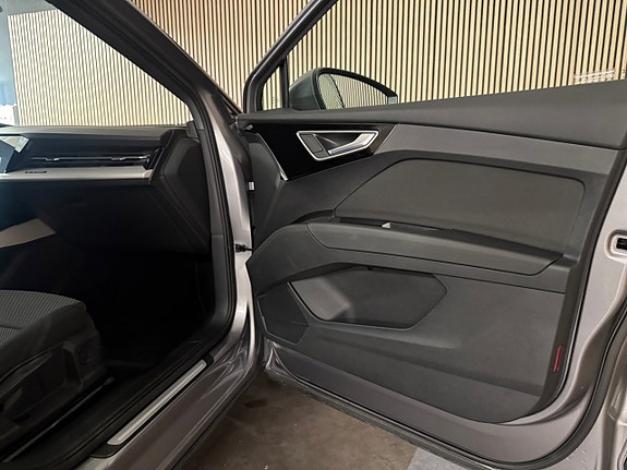 Audi Q4 e-tron 25 of 30