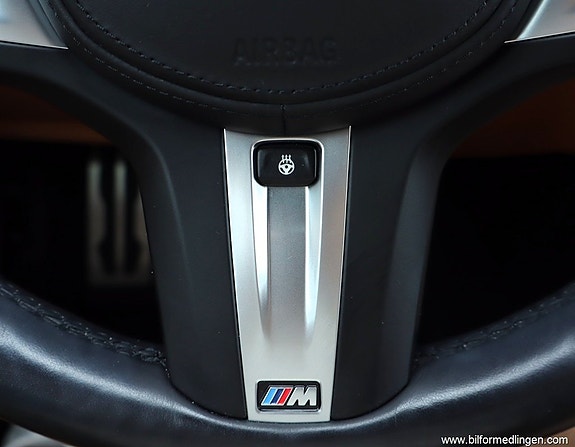 BMW i4 10 of 16