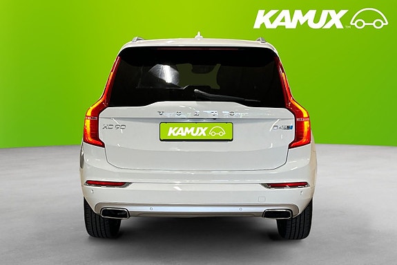 Volvo XC90 5 of 26