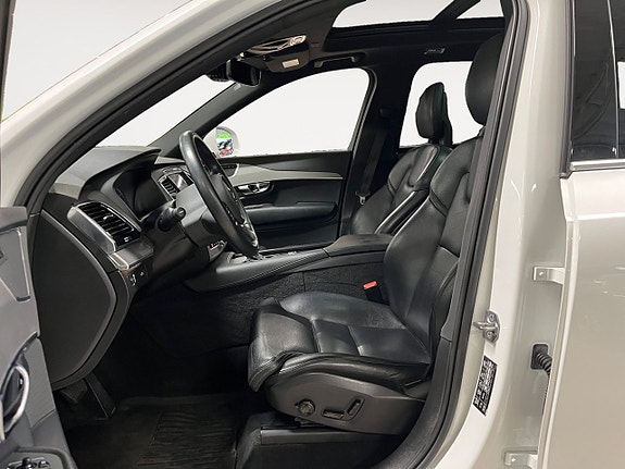 Volvo XC90 8 of 26