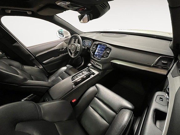 Volvo XC90 17 of 26