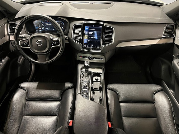 Volvo XC90 10 of 26