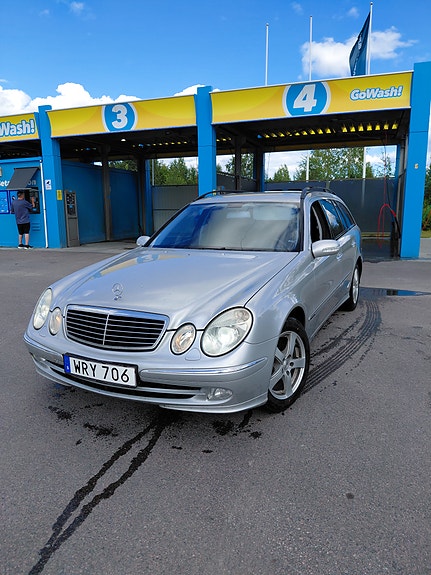 Mercedes-Benz E320 2 of 8