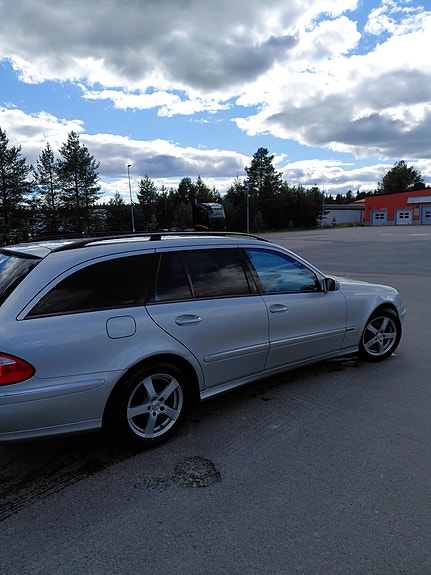 Mercedes-Benz E320 3 of 8