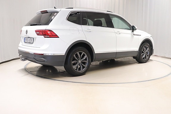 Volkswagen Tiguan Allspace 4 of 11