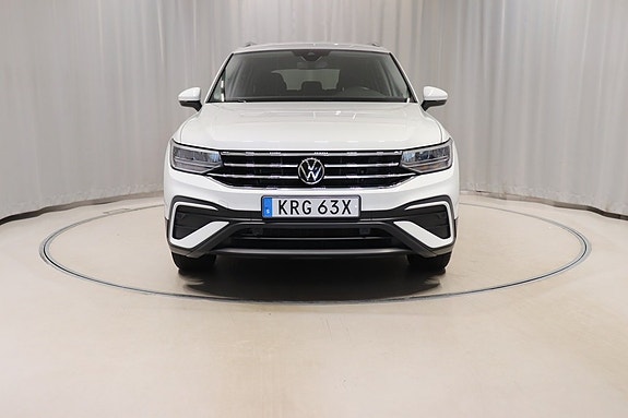 Volkswagen Tiguan Allspace 2 of 11