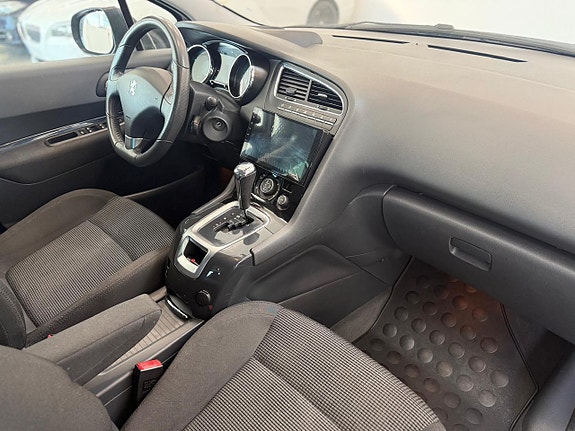 Peugeot 5008 10 of 19