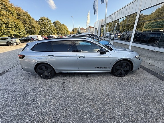 Volkswagen Passat 4 of 11