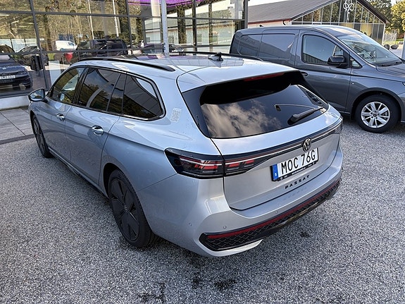 Volkswagen Passat 7 of 11