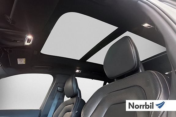 Volvo XC90 15 of 20