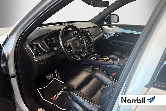 Volvo XC90 8 of 20