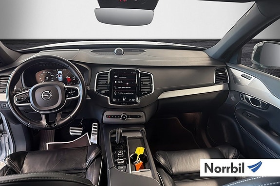 Volvo XC90 10 of 20
