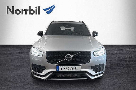 Volvo XC90 2 of 20