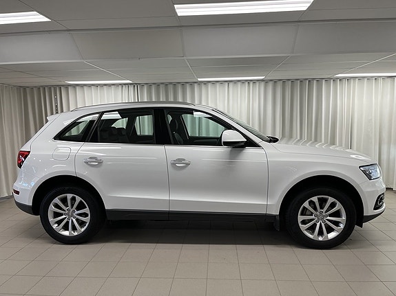 Audi Q5 2 of 12