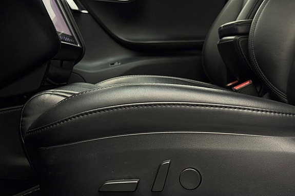 Tesla Model S 15 of 30