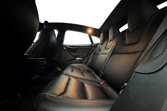 Tesla Model S 16 of 30