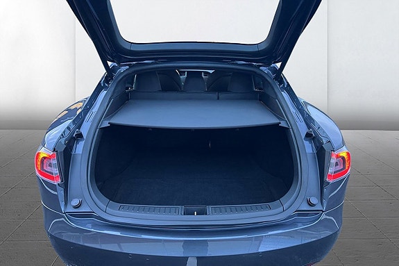 Tesla Model S 8 of 13
