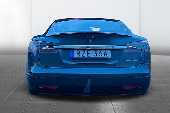 Tesla Model S 7 of 13