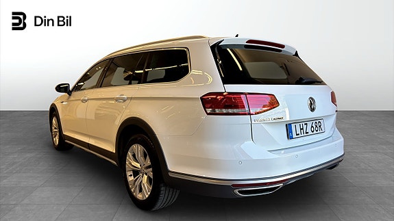 Volkswagen Passat Alltrack 3 of 13